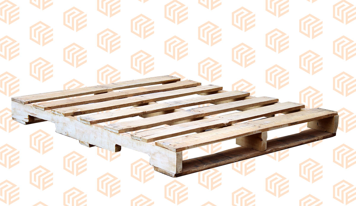 Tarima de madera reciclada de barrote completa