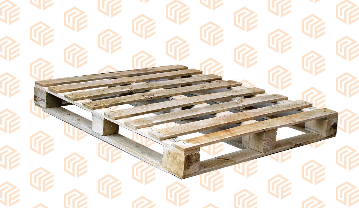 Tarima de madera reciclada de barrote o tacón recuperada completa